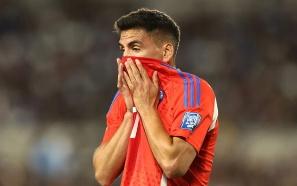 Marcelino Núñez deja la concentración de La Roja tras conflicto con el plantel