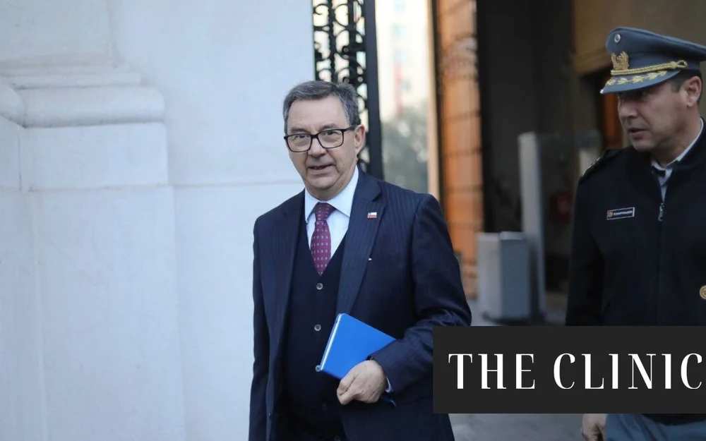 Ministro Barros cancela viaje a Australia con pasajes en clase ejecutiva por más de $14 millones