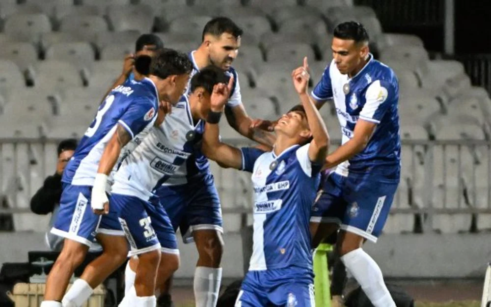 Antofagasta sorprende a la U y gana 2-0 la ida de cuartos en Copa Chile