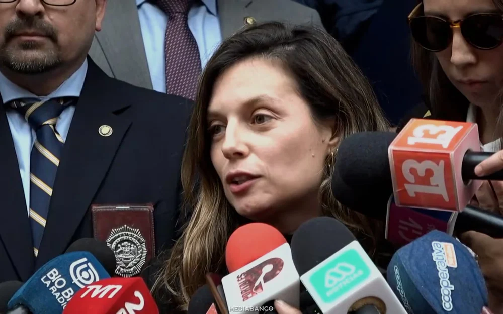 Fiscalía lleva a la Suprema disputa por revisión de celulares incautados en el caso Junaeb