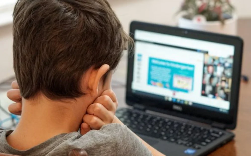 Evaluador de Yo Elijo Mi PC defiende recorte: "Las familias igual habrían comprado un computador"