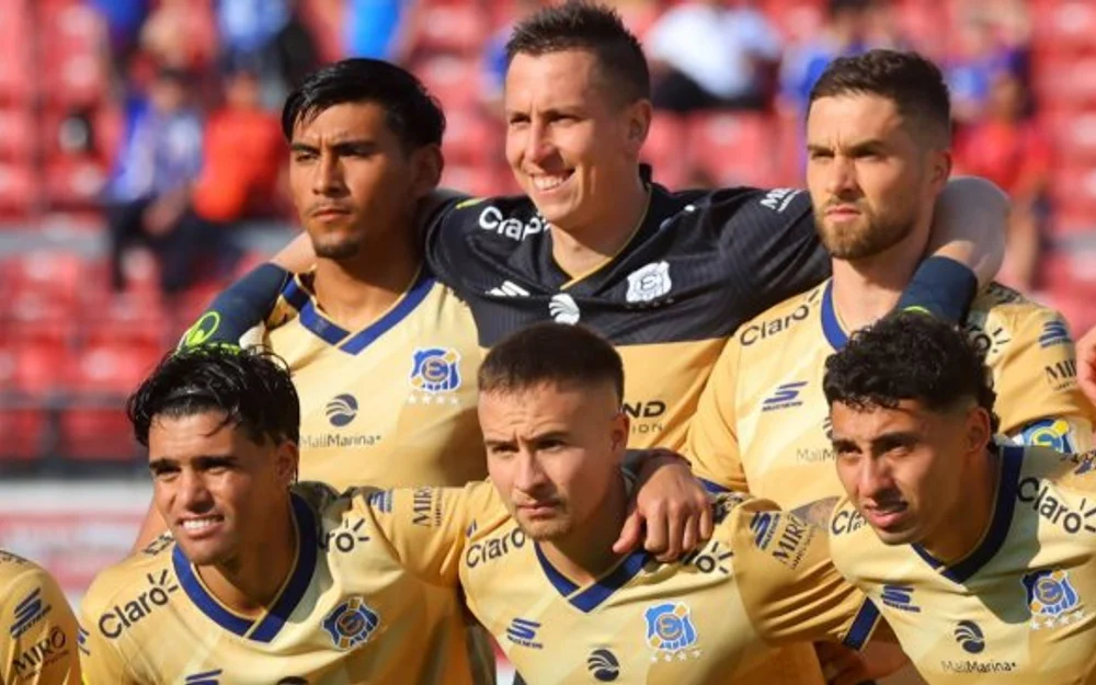 Oyarzún apunta a la ANFP y la Federación tras la caída de Everton en Copa Chile