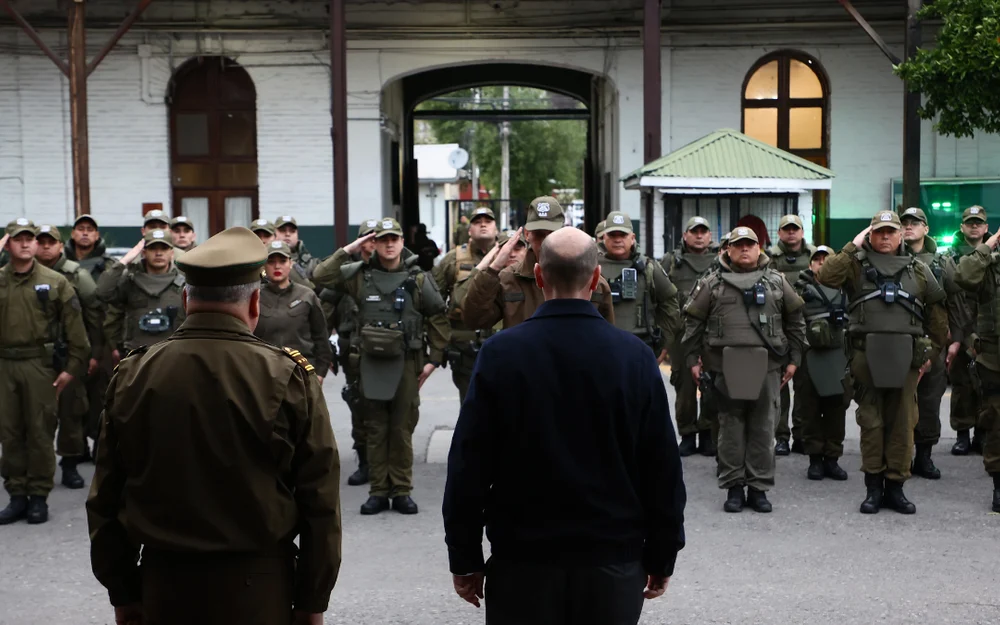 Arrau se reúne con Carabineros tras despacho de las Reglas de Uso de la Fuerza
