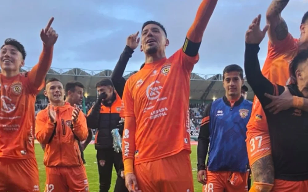 Cobreloa vence a Deportes Temuco con gol en el minuto 94 y se afirma en la cima del Ascenso