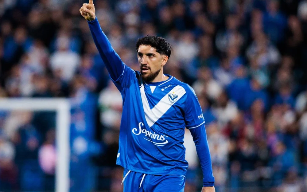 Diego Valdés suma minutos en el empate de Vélez y Platense