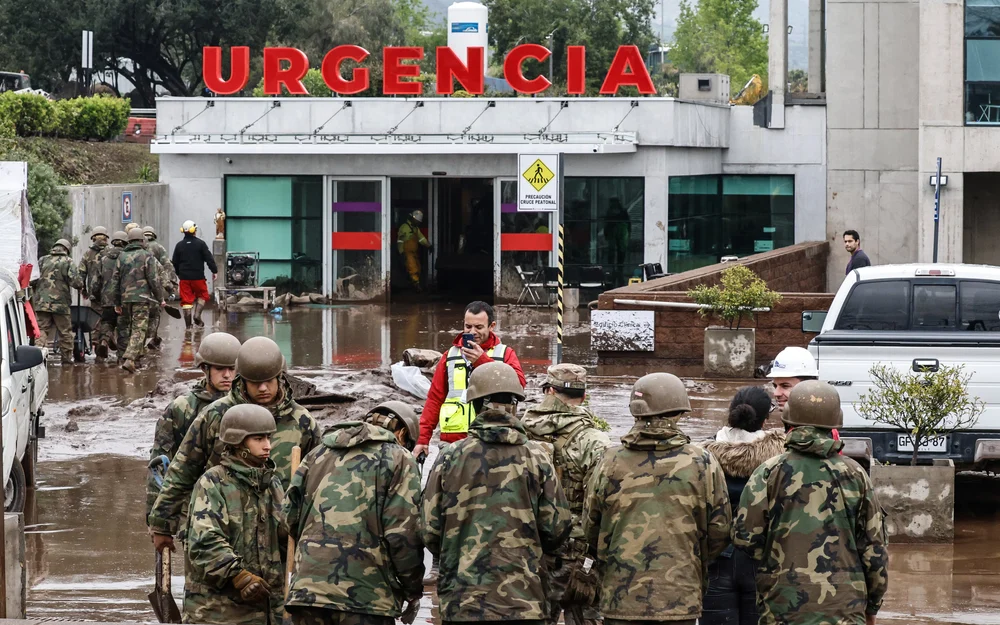Senapred defiende su gestión en el aluvión de Las Condes: «No servía de nada lanzar el SAE»
