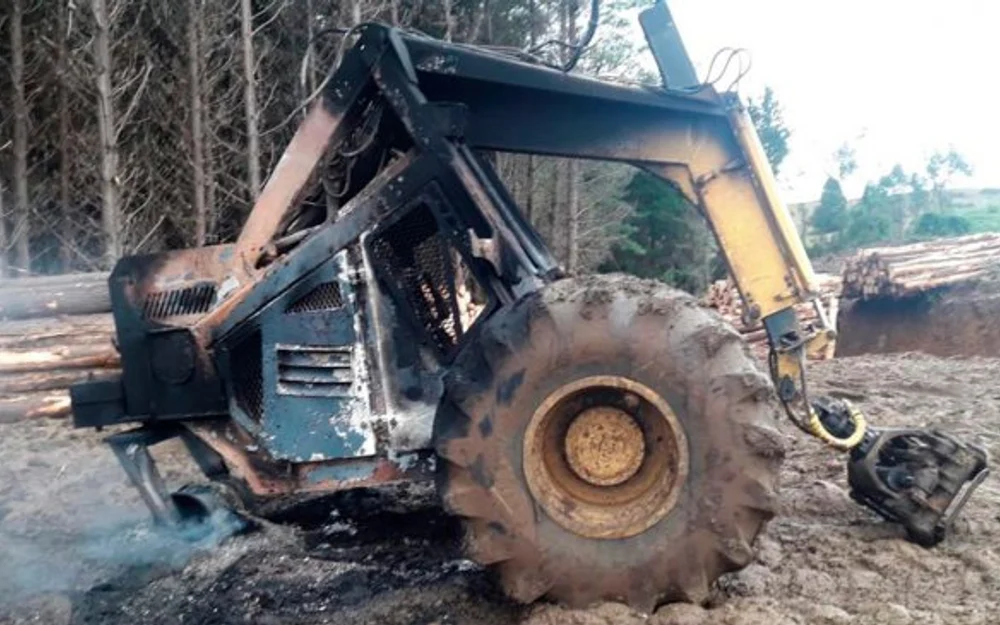 Cuatro máquinas forestales quemadas en Angol: pericias buscan a los responsables