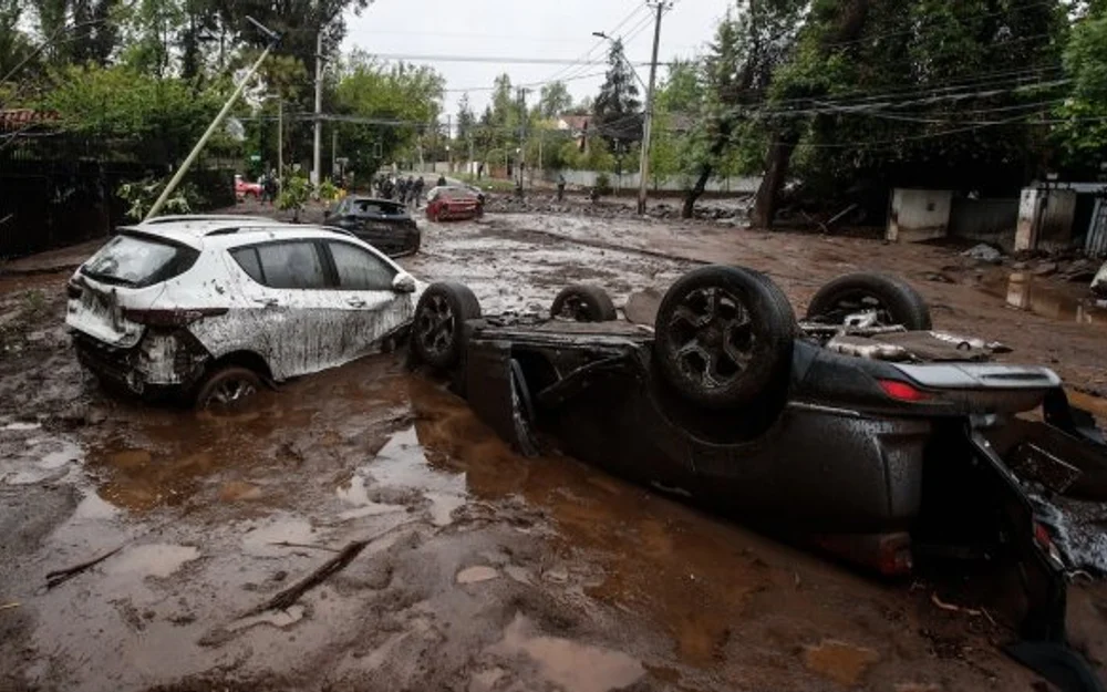 Geólogo llama a monitorear todas las quebradas de Chile tras aluvión en Las Condes