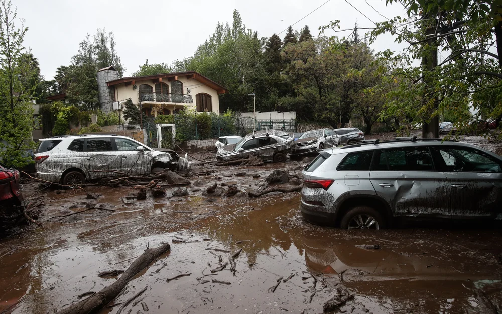 Alcaldesa de Las Condes exige al MOP obras definitivas en la precordillera tras el aluvión