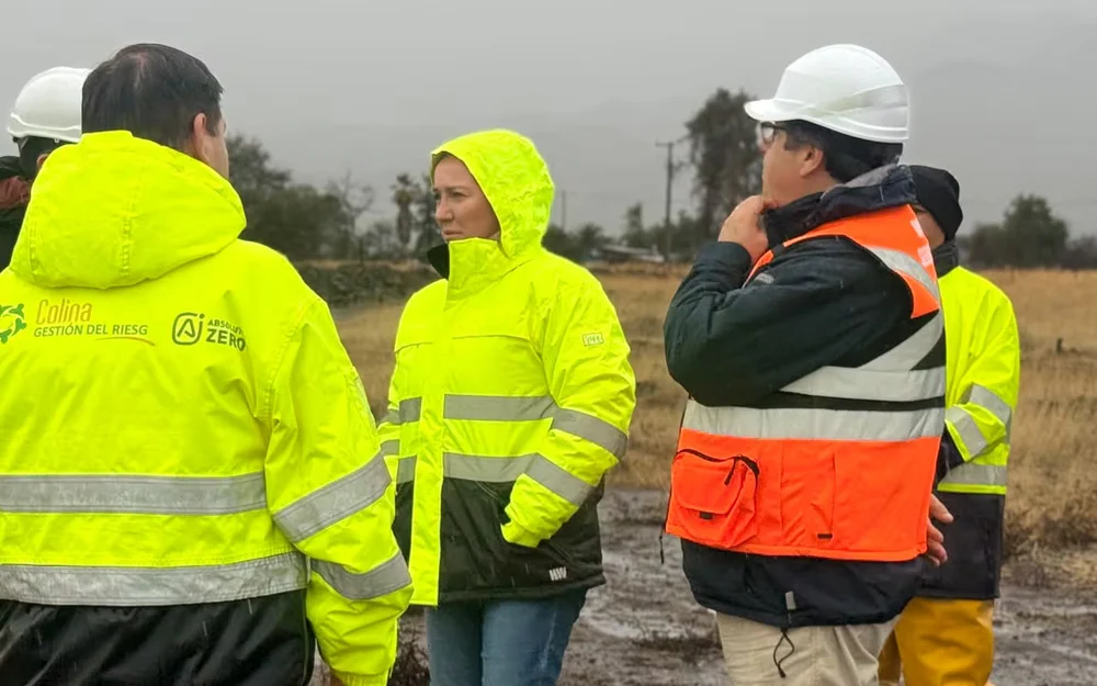 Colina despliega equipos en laderas de cerros por sistema frontal y pide evitar traslados innecesarios