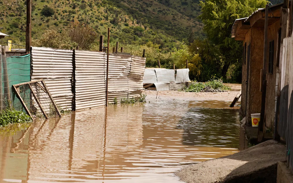 Senapred activa alerta SAE y pide evacuar campamento Ribera del Río en Talagante por crecida del Mapocho