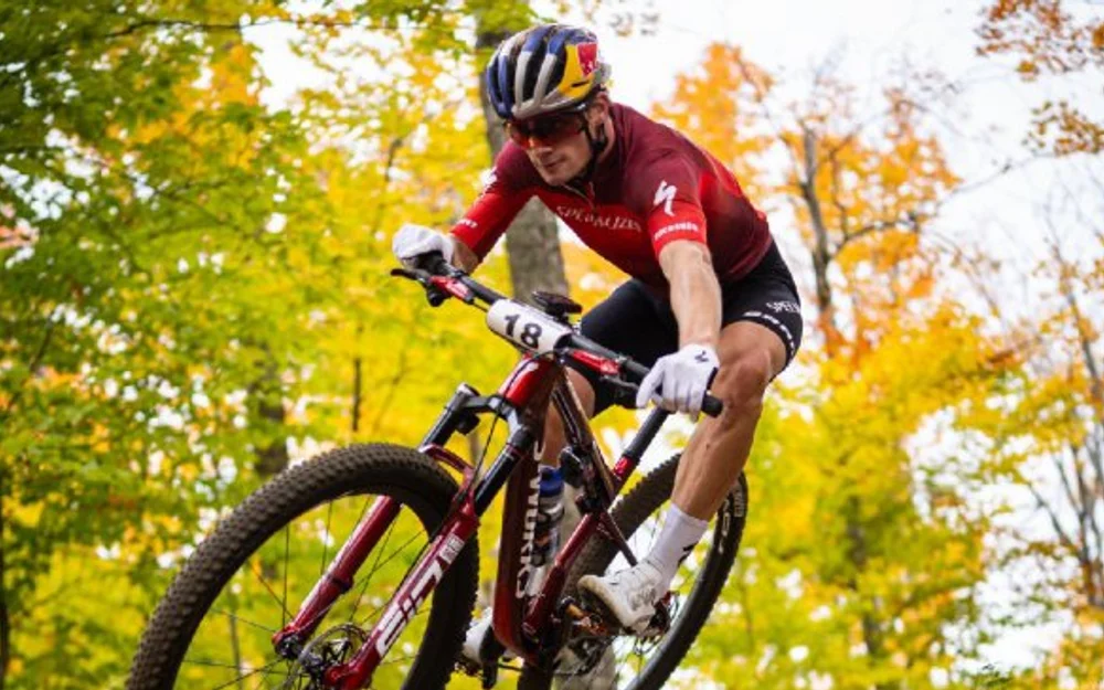Martín Vidaurre gana el Mundial XCC en Lake Placid y suma su segundo triunfo consecutivo