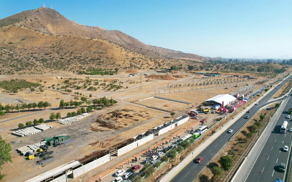 Minvu y Gobierno Regional de Santiago acuerdan apertura del Parque Cerro Chena