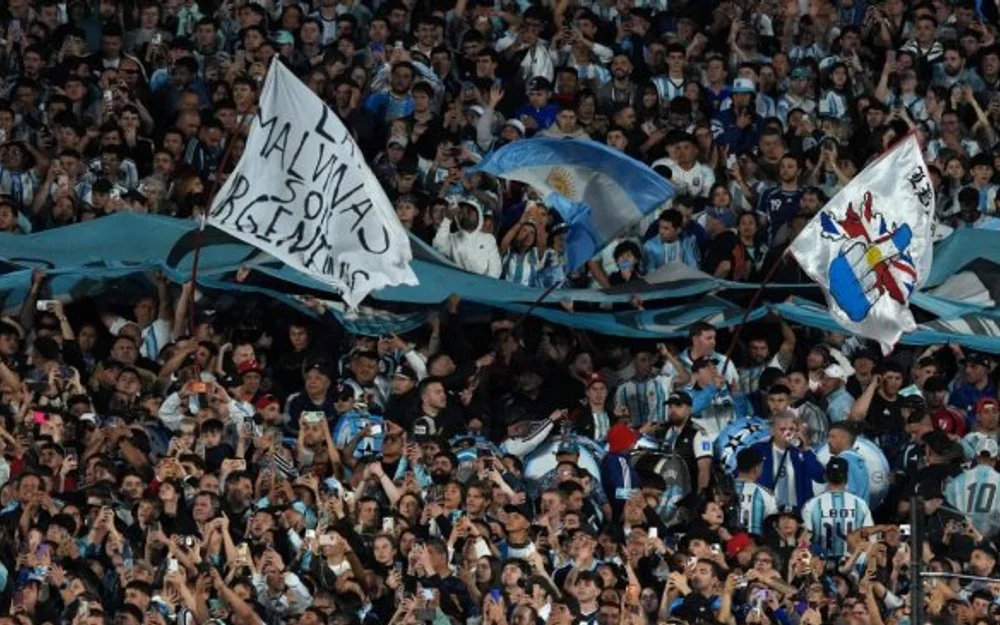 La despedida de Messi en el Monumental quedó marcada por un cántico contra "Chiqui" Tapia