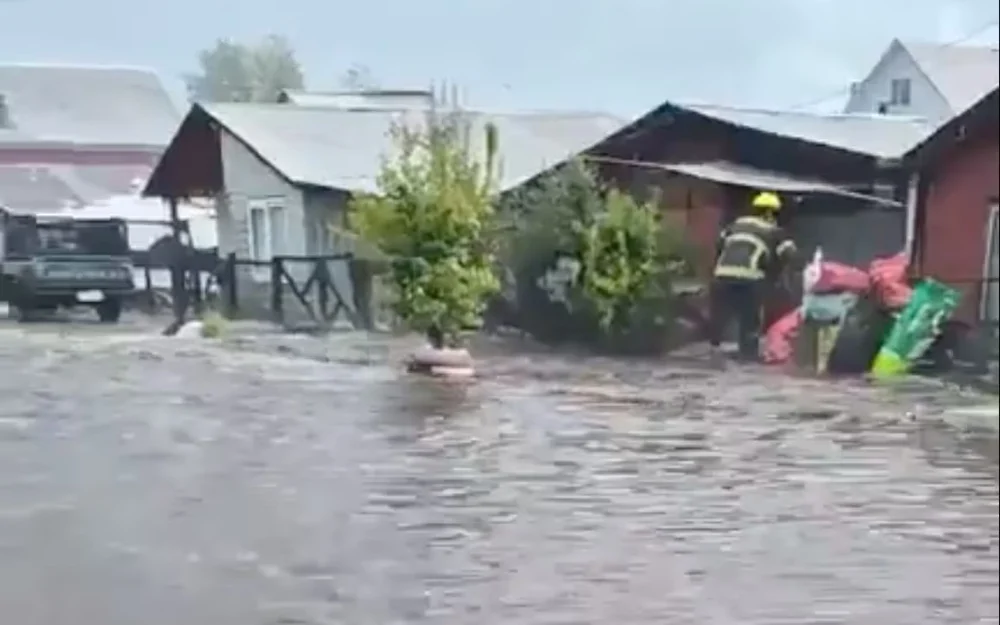 Lluvias y granizo inundan al menos 20 viviendas en Curacautín
