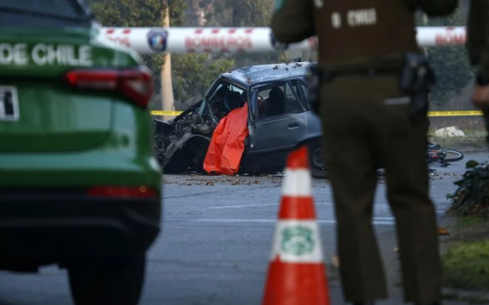 Camioneta choca contra un árbol en Puerto Montt: un fallecido y dos lesionados