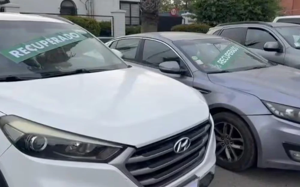 Carabineros detiene a tres jóvenes por robos de vehículos en Lo Prado, Cerro Navia y Pudahuel