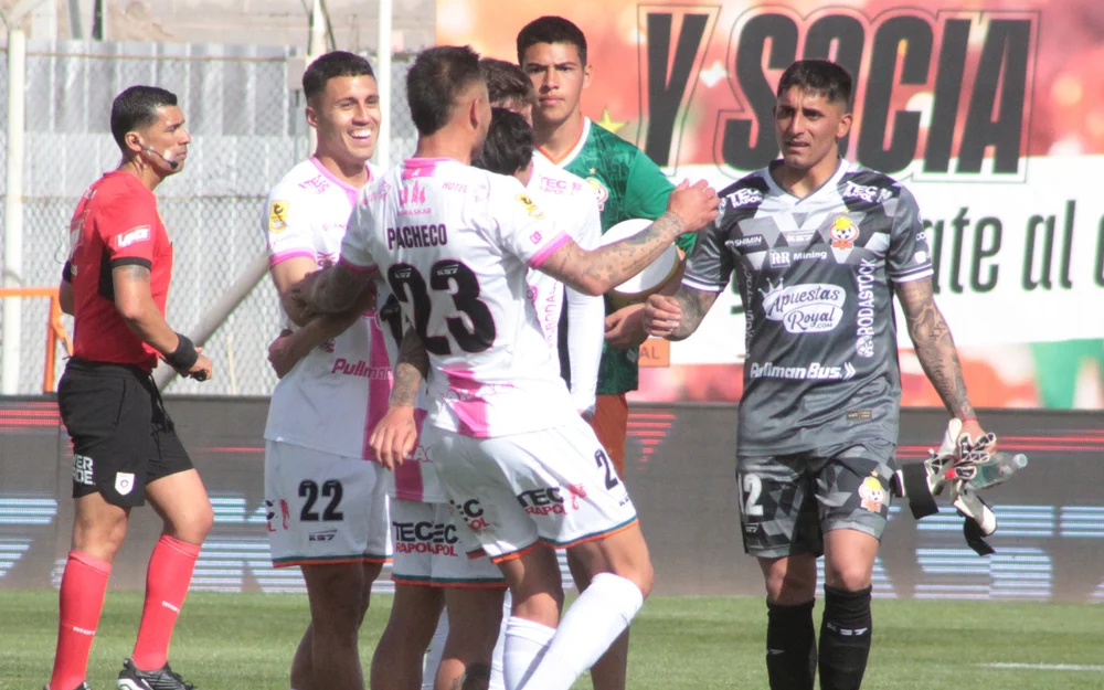Cobresal y U. de Concepción igualaron en El Salvador en duelo de equipos necesitados