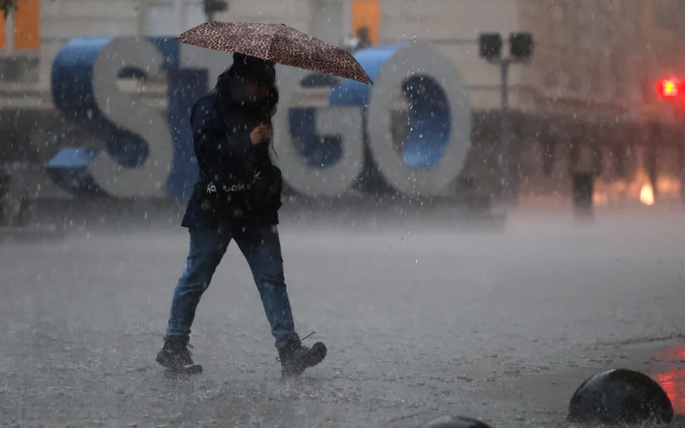 Meteorología explica por qué llovió con tanta intensidad en Santiago