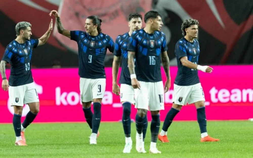Uruguay rompe sequía con goleada 4-1 sobre Corea del Sur en el segundo partido de Forlán