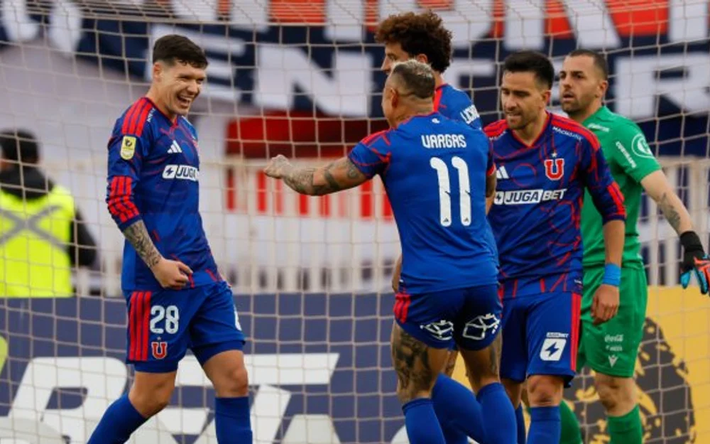 Arce define al ángulo y la U se escapa 3-0 ante Ñublense en Rancagua