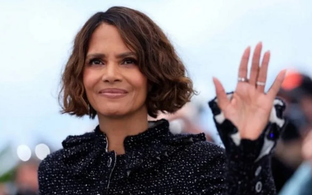 Halle Berry niega agresión a su hijo y se declara víctima de violencia doméstica