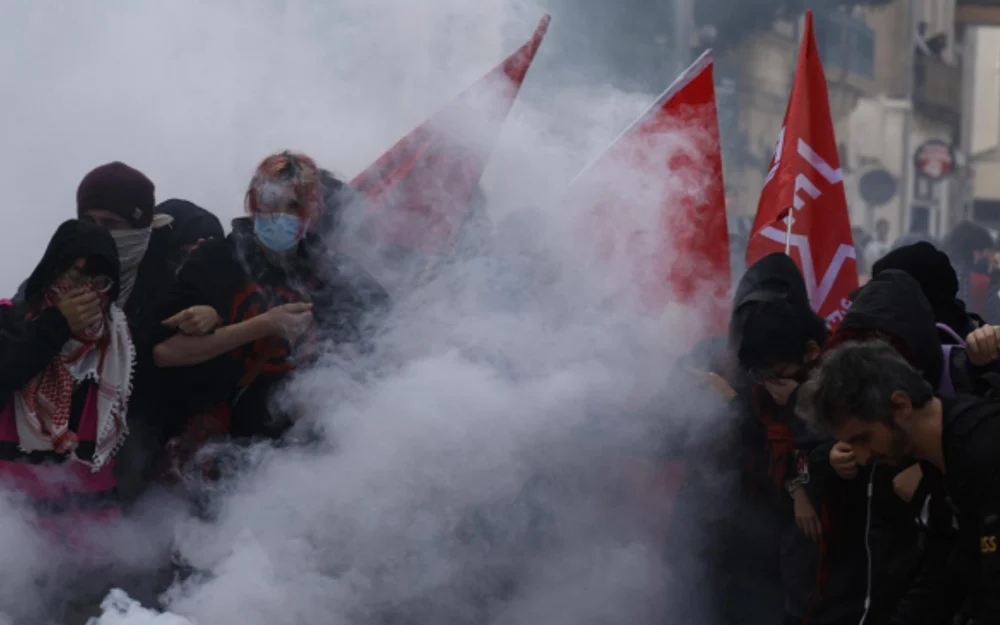 Protestas estudiantiles en Francia dejan 600 detenidos y 400 liceos cerrados