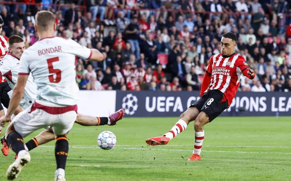 Sergiño Dest salva al PSV con agónico empate ante Shakhtar en la Champions League