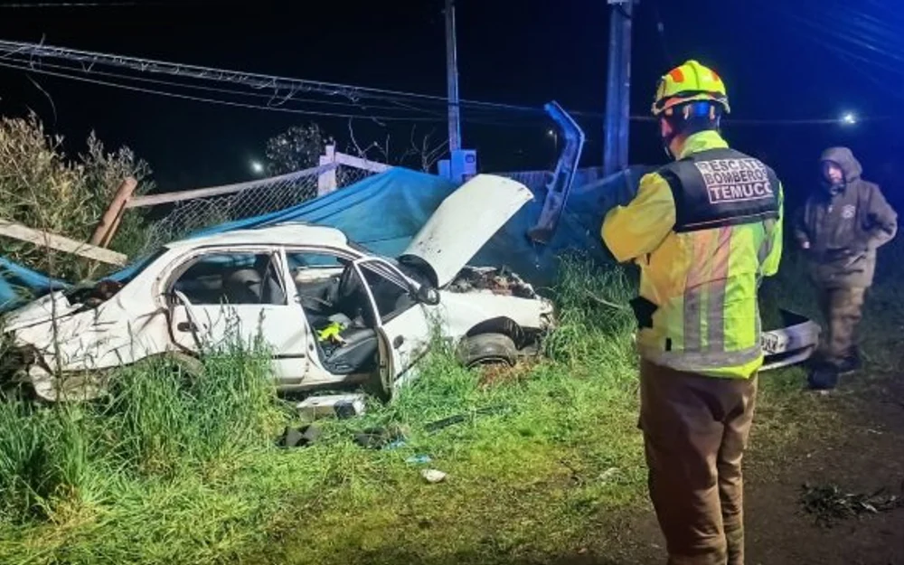 Dos muertos y cuatro heridos dejó volcamiento en la salida norte de Temuco