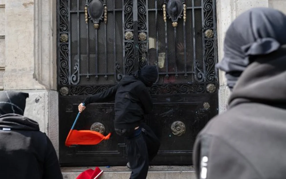 Charpentier pide urgencia para proyecto que obliga a rectores a activar protocolos de seguridad