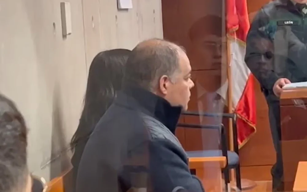 Álex Vega, exdirigente de Gendarmería, queda en prisión preventiva por red de corrupción en Santiago 1
