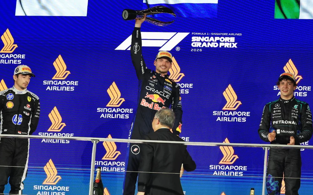 Verstappen celebra en Singapur con un festejo inédito tras el Gran Premio