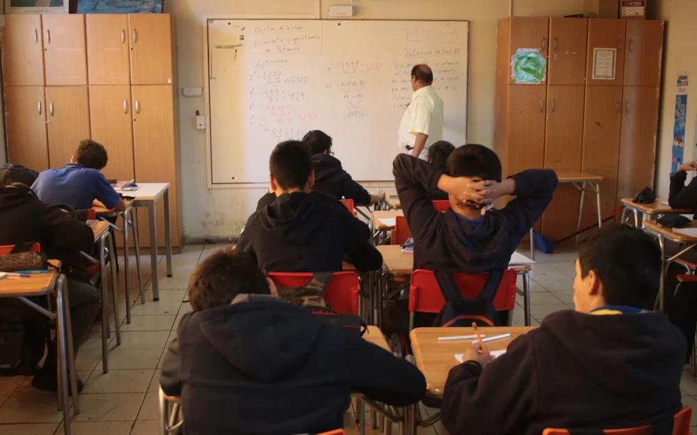 OCDE: 23,4% de los profesores de colegios públicos chilenos no está plenamente calificado