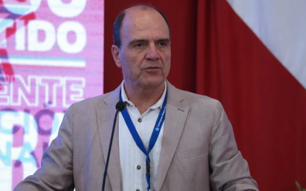 Monckeberg advierte que la seguidilla de errores del gobierno ha minado la confianza en la derecha