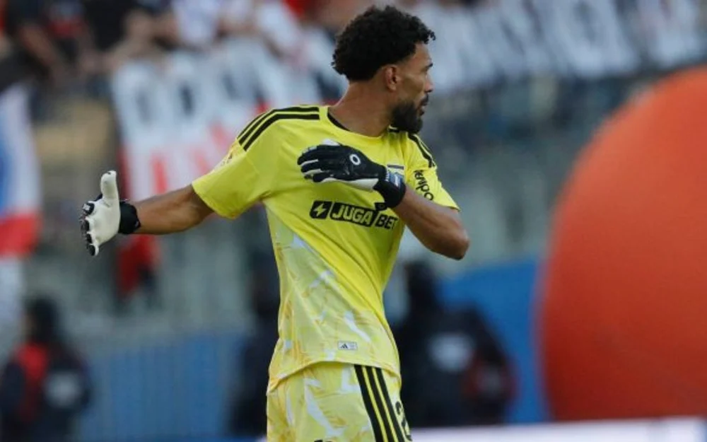 Vozinha vuelve antes de tiempo a Colo Colo, pero Ortiz mantiene a Villanueva para la revancha con Puerto Montt
