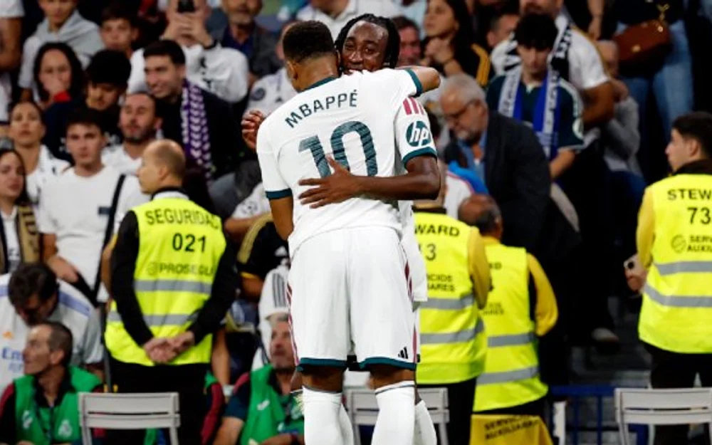Real Madrid supera a Villarreal con gol de Diomandé y expulsión de Vinicius por tirón de pelo