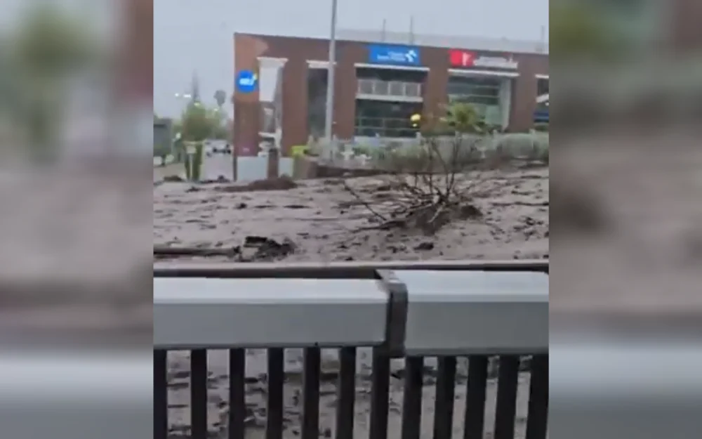 Orrego reporta personas atrapadas en la U. de Los Andes y Clínica UC inundada tras aluvión en Las Condes