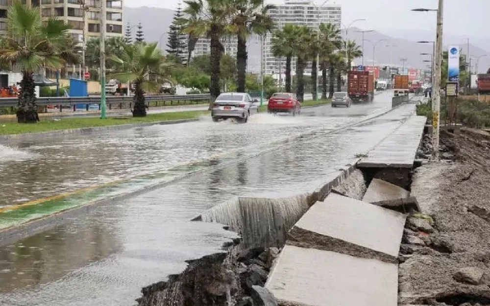 Contraloría detecta 23 años de retraso en plan de aguas lluvias de Antofagasta y abre sumario en la DOH