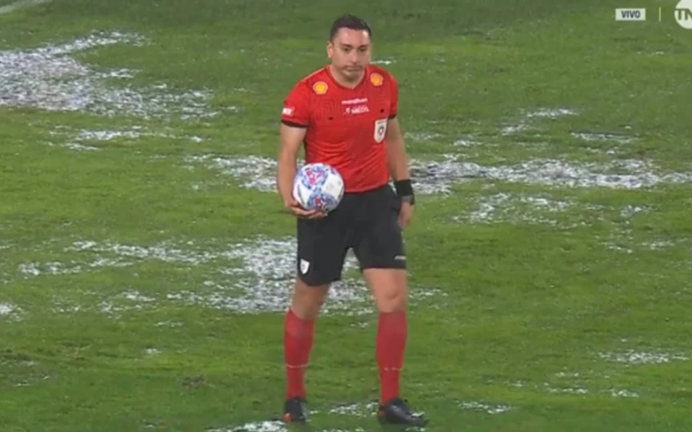 Árbitro suspende Colo Colo vs. Puerto Montt por lluvia en el Monumental