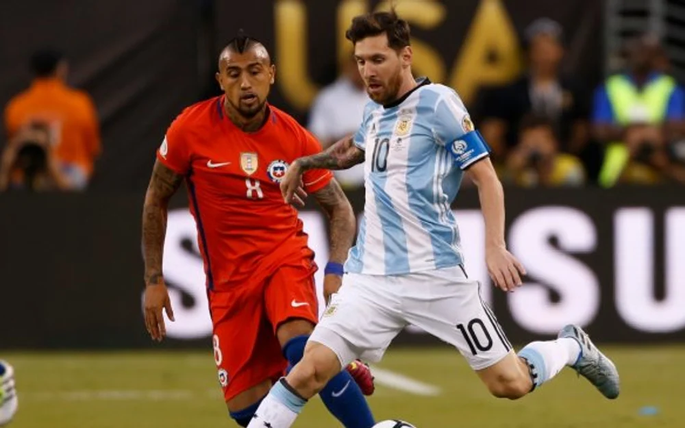 Vidal despide a Messi en su retiro de la selección argentina: «El mejor de la historia, extraterrestre»