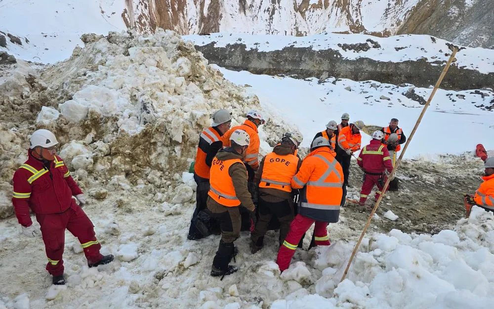 Codelco confirma la muerte de dos operarios tras un alud en la mina El Teniente