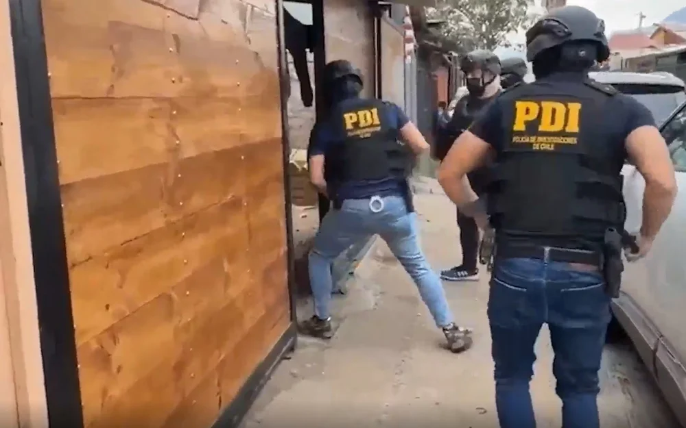 PDI detiene a los dos líderes de "Los Tomates" y decomisa fentanilo y armas de grueso calibre en La Pintana