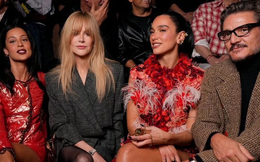 Pedro Pascal y Mariana Di Girolamo coinciden en desfile de Chanel en París