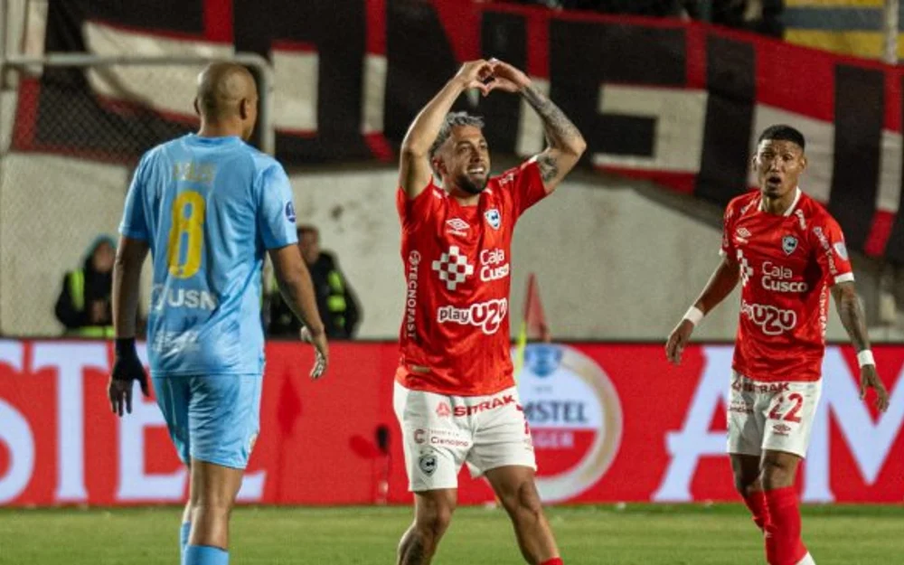 Cienciano se impone 2-0 a Montevideo City Torque en la ida de cuartos de la Sudamericana