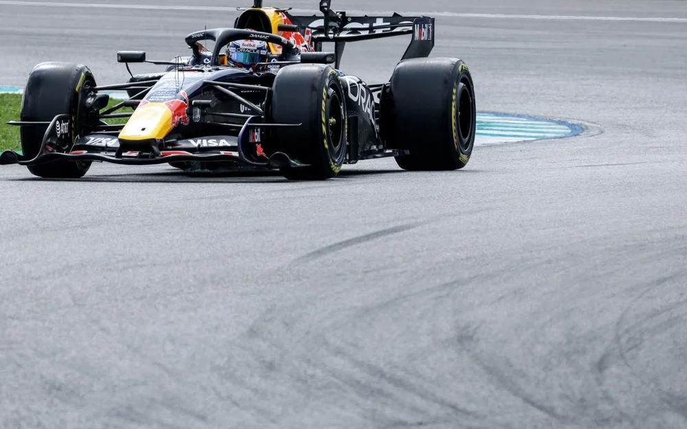Verstappen marca el ritmo en los entrenamientos libres del GP de Malasia