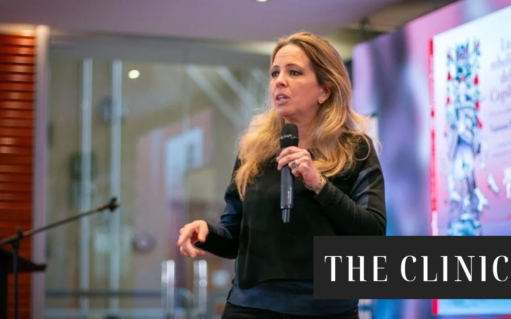 Vanessa Kaiser lanza libro de poemas y dedica versos a Carabineros durante el estallido de 2019