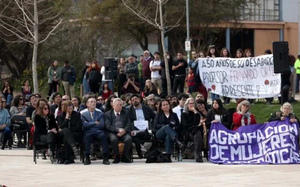 Universidad de Chile inaugura Plaza de la Memoria en homenaje a 78 víctimas de la dictadura