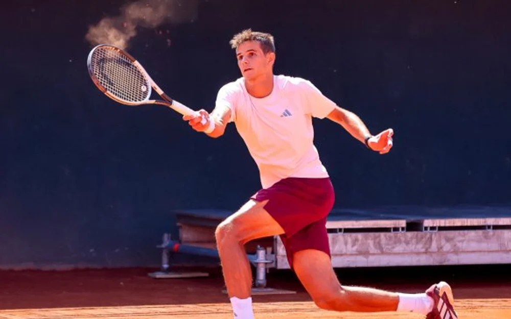 Jódar supera molestias estomacales y queda listo para el duelo de Copa Davis ante Garín