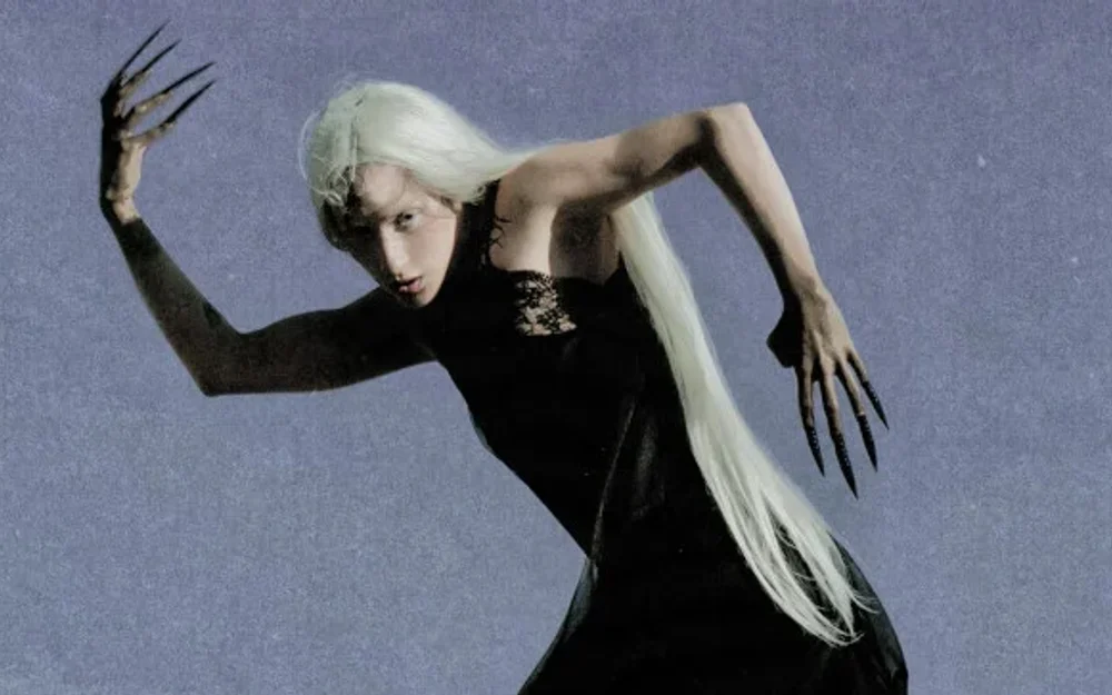 Javiera Electra estrena videoclip con mapa de sombras y oleaje para cerrar su disco Helíade