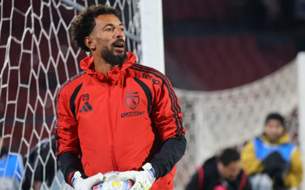 Vozinha adelanta su regreso a Chile, pero sigue descartado para Colo Colo ante Puerto Montt